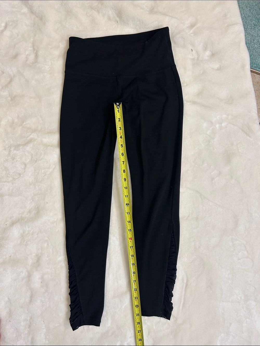 Old Navy Active Women’s Black Active Leggings with Ruched Ankles